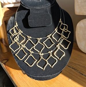 Elegant Keneth Cole, Gold Statement Necklace